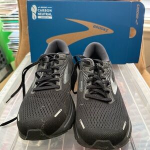 Brooks Black and Gray Women’s Running Shoes 10.5 Wide